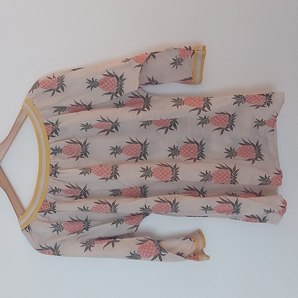 L.L.Bean Pineapple Novelty Print 100% Cotton Dolman Sleeves Contrast Trim Size M - Picture 2 of 6